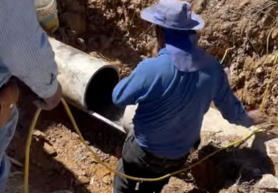 SIMAPARG atiende con prontitud fuga significativa en línea de conducción de agua en la cabecera municipal